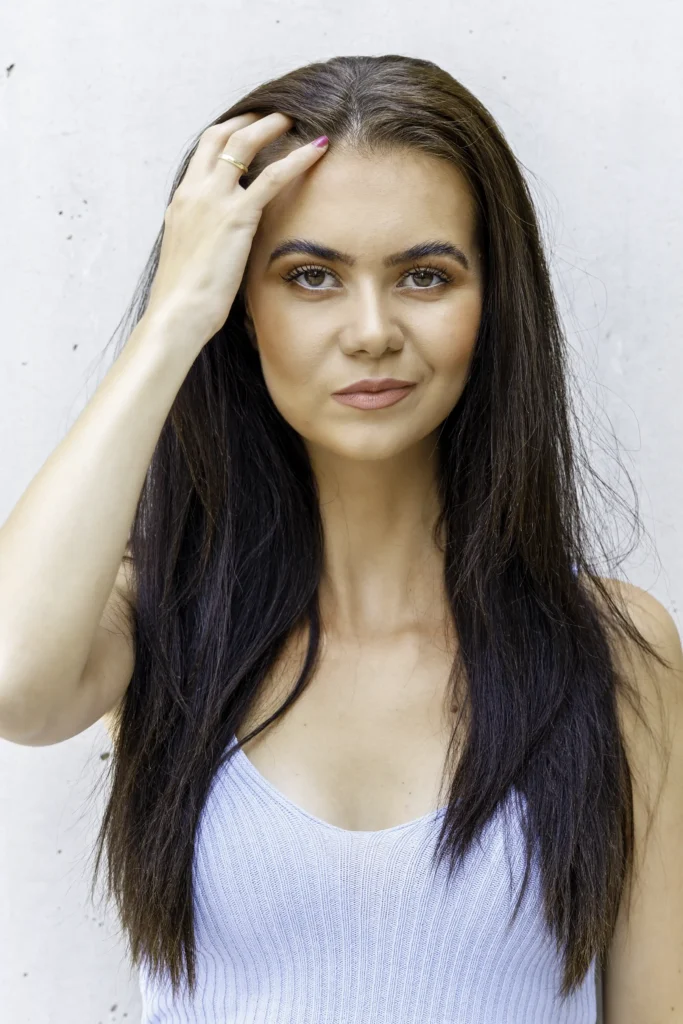 portret mladej modelky